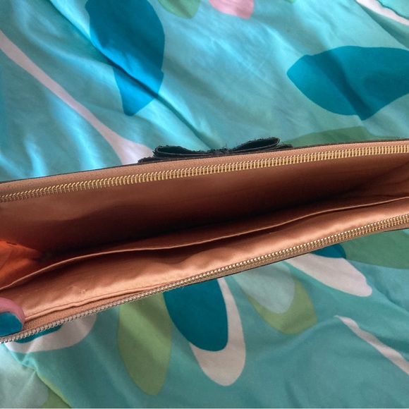 Ted Baker Gold Vinyl Black Bow Tablet Sleeve Case, rare hard to find - Picture 5 of 6